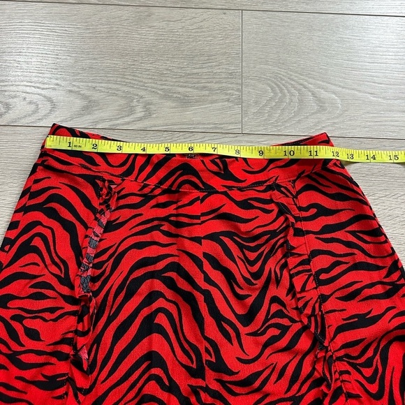 Aritzia Sunday Best Gemma Red Black Printed Ruffle Shorts - Picture 9 of 9